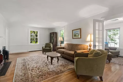 56 Laurel Dr, Needham, MA 02492 photo 3