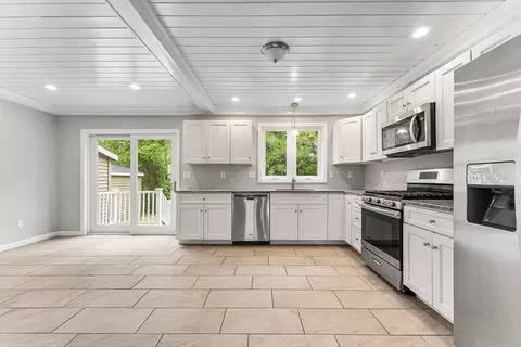 1554 Bay St, Springfield, MA 01109 photo 2