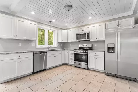 1554 Bay St, Springfield, MA 01109 photo 3