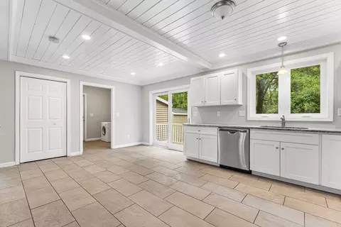 1554 Bay St, Springfield, MA 01109 photo 4