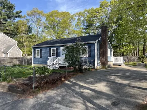 34 Nickerson St, Plymouth, MA 02360