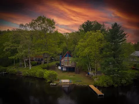 11 Grove Point Rd, Wales, MA 01081