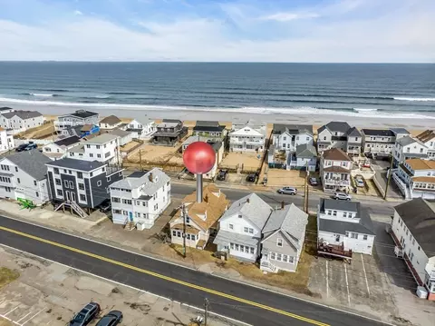 98 N End Blvd, Salisbury, MA 01952