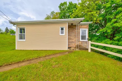 5 1st Ave, Ware, MA 01082