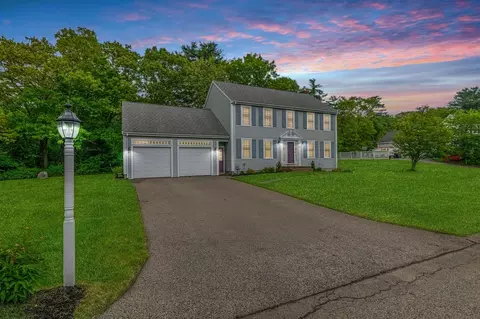 10 Hanifan Ln, Weymouth, MA 02189