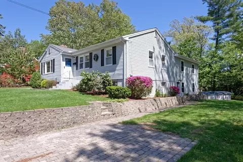 58 Horseshoe Dr, Bellingham, MA 02019