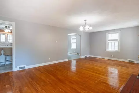 40 Fenimore Blvd, Springfield, MA 01108 photo 4