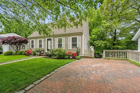 97 Shawmut St, Quincy, MA 02169