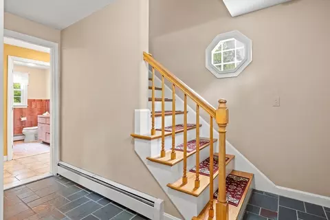 56 Trask St, Beverly, MA 01915 photo 3