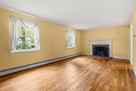 56 Trask St, Beverly, MA 01915 photo 4