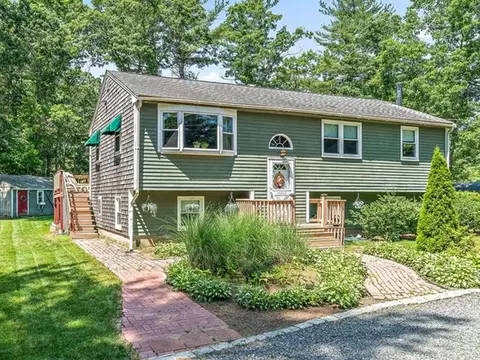 16 Forest St, Carver, MA 02330