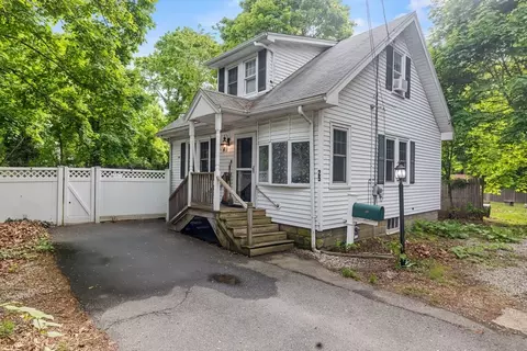 25 Bayley Ter, Weymouth, MA 02190