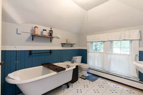 Bath - 896 Berkshire Ave, Springfield, MA 01151 photo 4 of 4