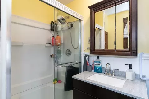 Bath - 896 Berkshire Ave, Springfield, MA 01151 photo 1 of 4