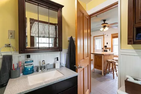 Bath - 896 Berkshire Ave, Springfield, MA 01151 photo 2 of 4