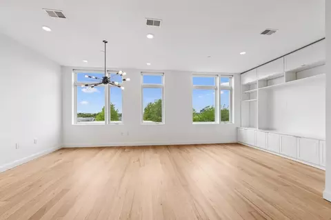 170 W Broadway #403, Boston, MA 02127