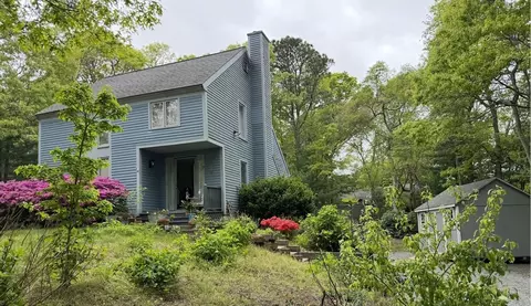 7 Fox Hollow Ln, Osterville, MA 02655