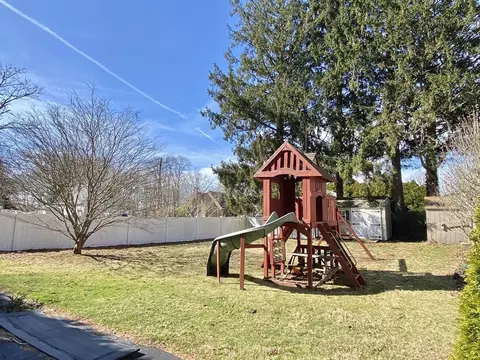 40 Castle Ave, Fairhaven, MA 02719 photo 9