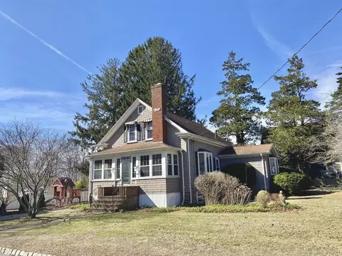 40 Castle Ave, Fairhaven, MA 02719 photo 2
