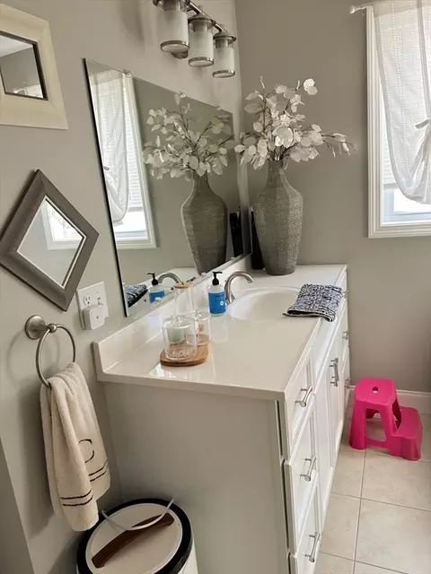 35 Lewiston St, Fall River, MA 02721 photo 10