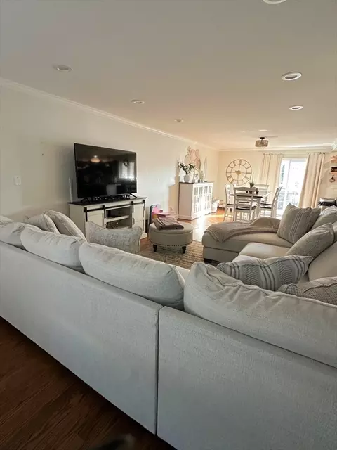 35 Lewiston St, Fall River, MA 02721 photo 7