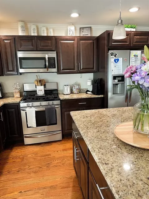 35 Lewiston St, Fall River, MA 02721 photo 3