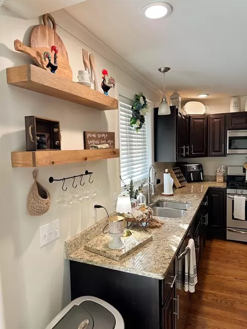 35 Lewiston St, Fall River, MA 02721 photo 4