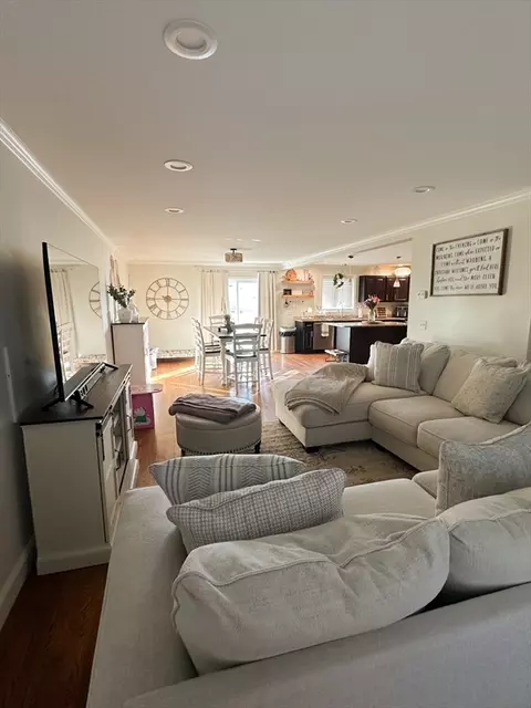 35 Lewiston St, Fall River, MA 02721 photo 9