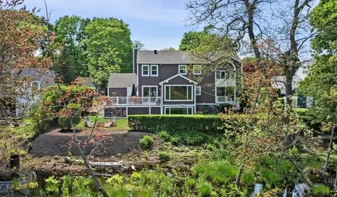 16 May St, Marblehead, MA 01945