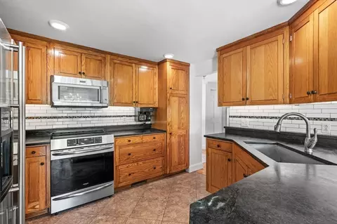 16 May St, Marblehead, MA 01945 photo 14