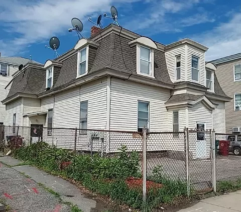 274 Fletcher St, Lowell, MA 01854