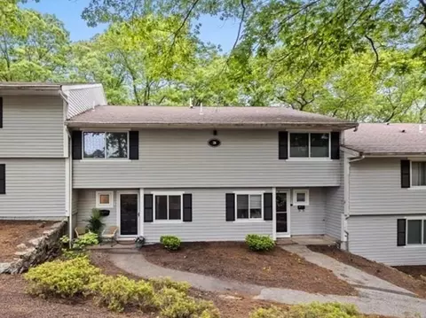 3 Beals Cove Rd #E, Hingham, MA 02043
