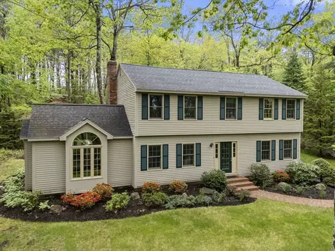 65 Howard St, Paxton, MA 01612