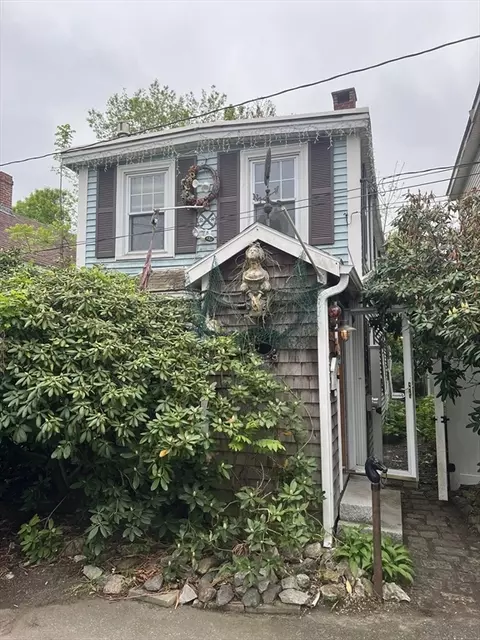 7 Little River St, Haverhill, MA 01832