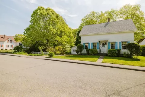 28 Anawan St, Taunton, MA 02780