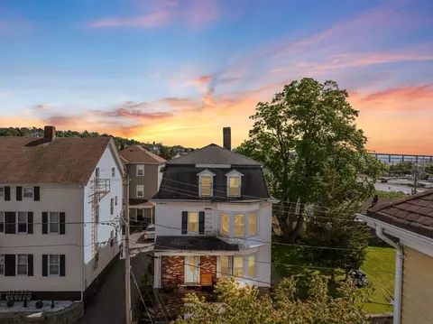 95 Ballard St, Fall River, MA 02721