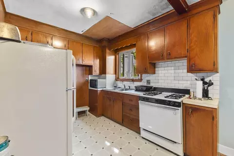 95 Ballard St, Fall River, MA 02721 photo 13
