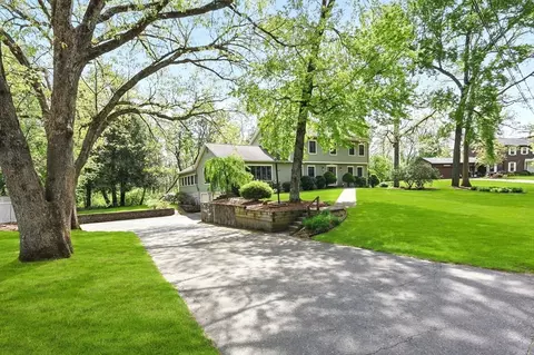 2 Cedar Oak Dr, Wilbraham, MA 01095