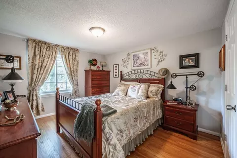 Bedroom - 27 Overlook Dr, Springfield, MA 01118 photo 1 of 2