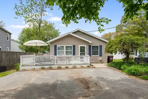 42 Guillotte St, Acushnet, MA 02743