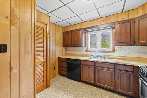 365-367 Ames St, Fall River, MA 02721 photo 6