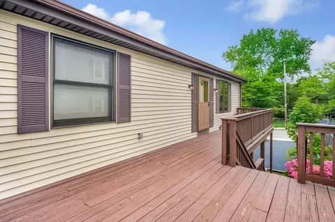 709 Hicks St, Fall River, MA 02724 photo 2