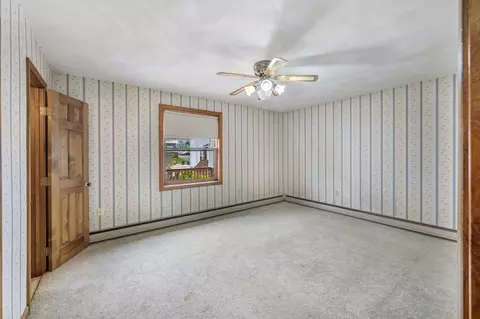 709 Hicks St, Fall River, MA 02724 photo 15