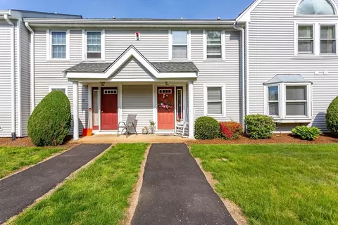 75 Warren St W #33, Raynham, MA 02767