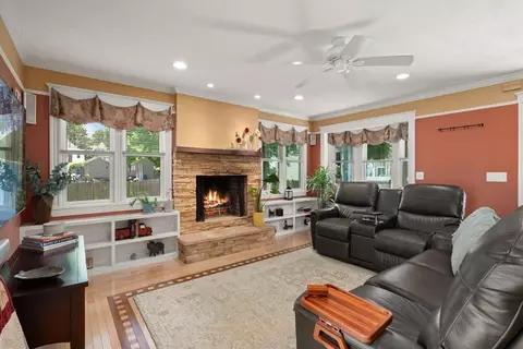 7 Charles, Danvers, MA 01923 photo 2