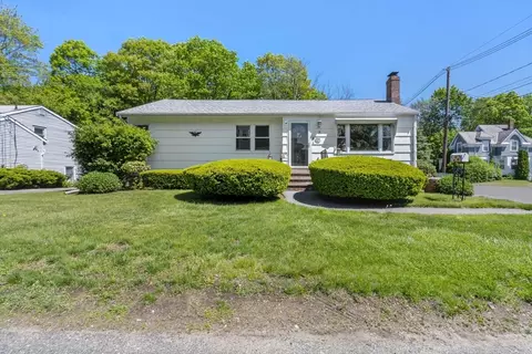 3 Moraine Pl, Brockton, MA 02301
