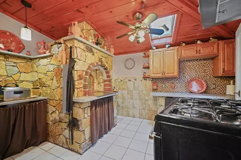 493 Peckham St, Fall River, MA 02721 photo 29