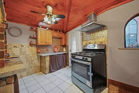 493 Peckham St, Fall River, MA 02721 photo 34