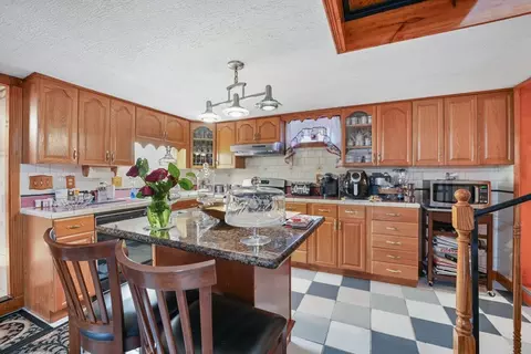 493 Peckham St, Fall River, MA 02721 photo 16