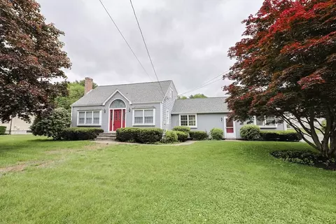 47 Forest St, Franklin, MA 02038